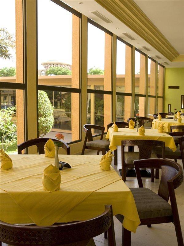 Azalai Hotel Independance ワガドゥグー エクステリア 写真